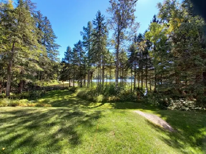 CONDO HAUT DE GAMME – AU PIED DU MONT HABITANT / BORD DU LAC