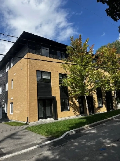 À LOUER – 4½ GARAGE, STATIONNEMENT, GRANDE TERRASSE & CABANON