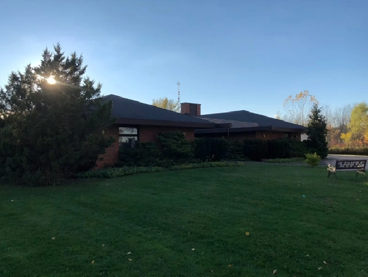 3 Bedroom, 3 Bathroom & 2 Kitchens House | Niagara Parkway