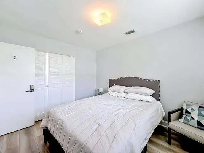 Room Available NOW Close to Downtown Edmonton