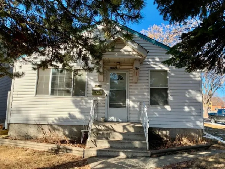 Close to NAIT 3 Bedrooms House Main Floor for rent