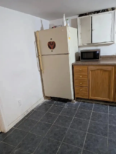 Two basement rooms near Mohawk in student house for student rent