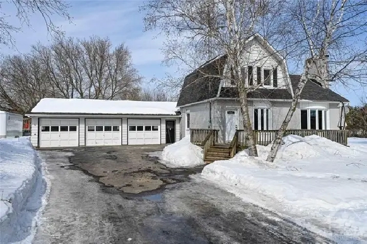 4-Bed House on 1.3 Acres, Greely / Findlay Creek — $3,000