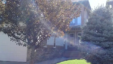 ️ Furnished Room with Mountain Views – Tuscany, NW Calgary