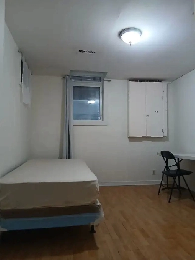 Private room Available Immediately Middlefield and Steeles