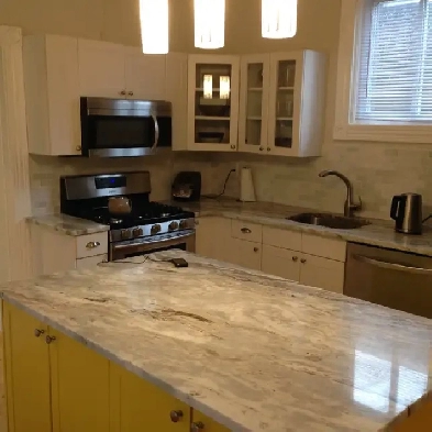 Heritage luxury 1 bedroom with den, all inclusive wifi&A/C