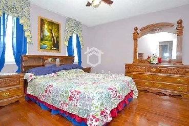Furnished Spacious Room for Rent in Maple