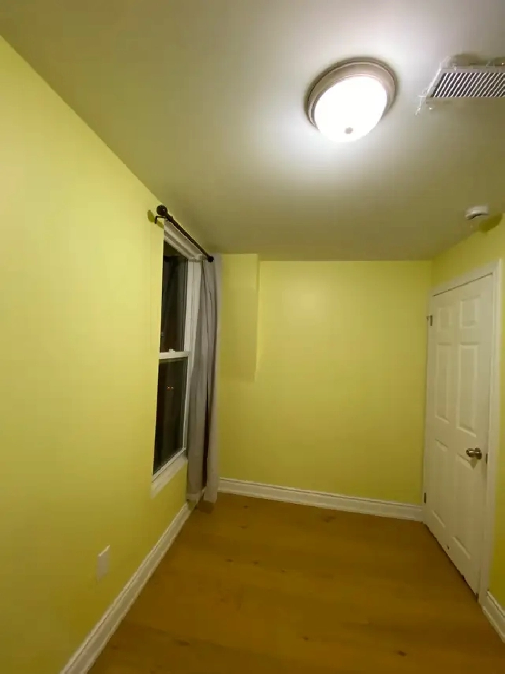 ROOMS $800/$825/mo, LANSDOWNE SUBWAY ST (BLOOR&LANSDOWNE)