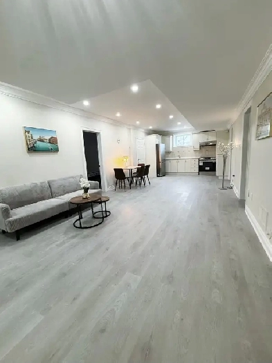 Room for rent near subway & Yorkdale (Female Only)
