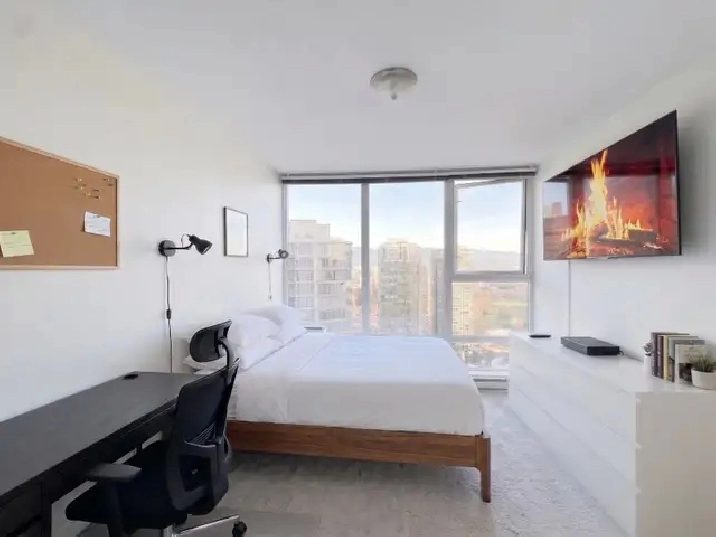 Furnished En-Suite Room Near VFS, SFU & Transit- All inclusive!