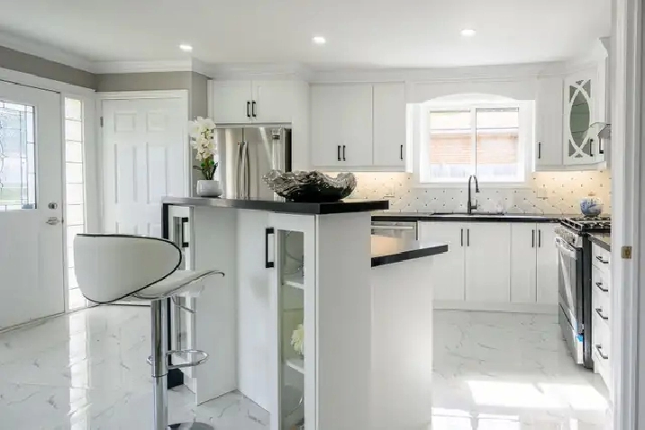 BRIGHT Spacious 3 Bedroom - Highly-desired West Mountain!