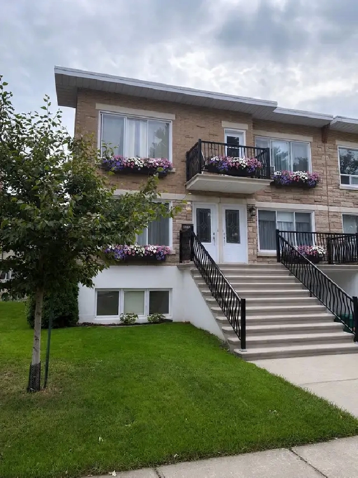 À LOUER – GRAND 5 ½ ENTIÈREMENT RÉNOVÉ À LASALLE – 2 800 $/MOIS