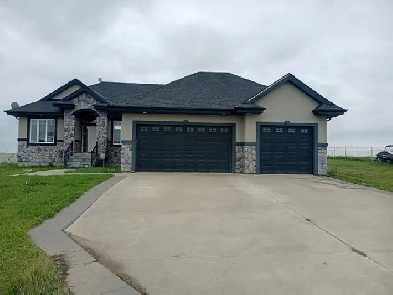 Brand new 6 bedroom St .Albert Country Living Available now