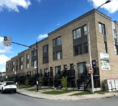 LOGEMENT 3 ½ AVEC BALCON   STATIONNEMENT À LOUER