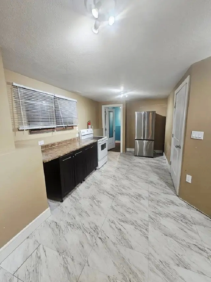 2BR Above-Ground Apartment – Crescent Park