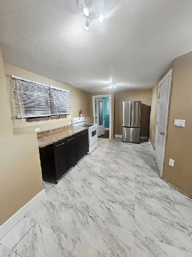 2BR Above-Ground Apartment – Crescent Park