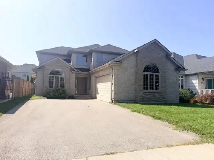 4 BEDROOM HOME AVAILABLE FOR RENT IN ST. CATHARINES!