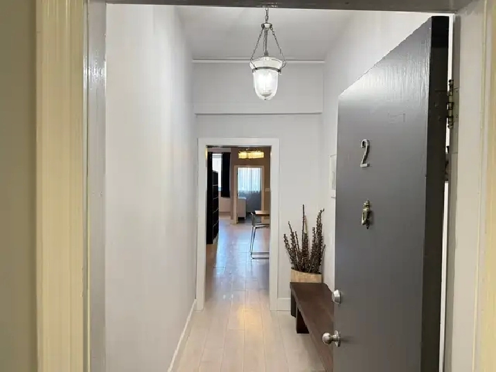 FULLY RENOVATED & FURNISHED 2-BEDROOM CONDO – QUEEN & GRAFTON