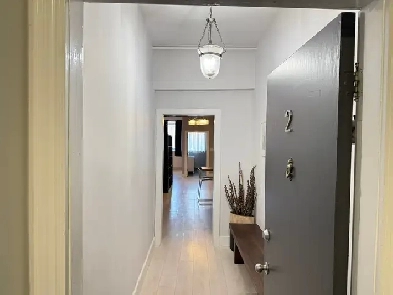 FULLY RENOVATED & FURNISHED 2-BEDROOM CONDO – QUEEN & GRAFTON