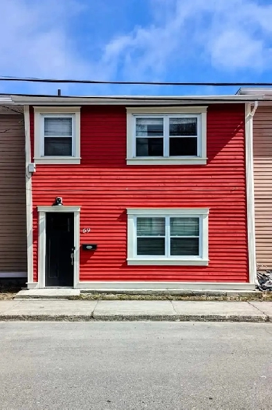 Beautiful Fully-Furnished 2-Bedroom Downtown Home | Rear Deck a