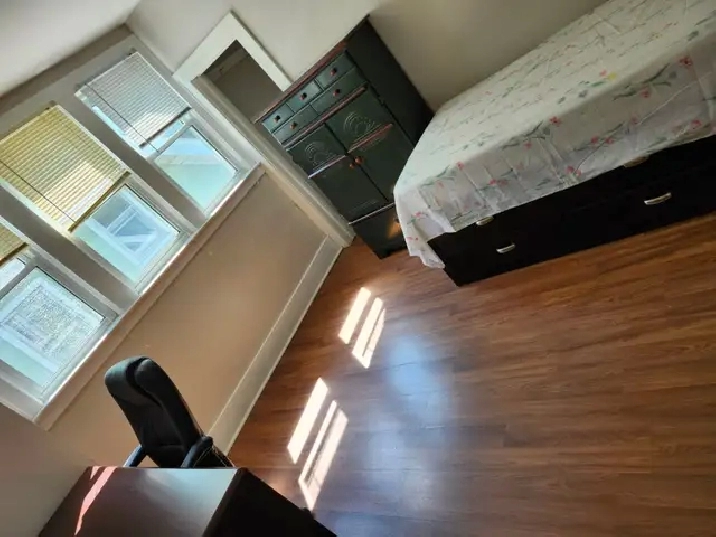 Super location-furnished, clean rooms on Rankin, 5 min. walk UoW