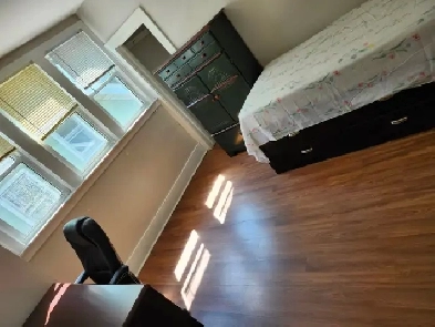 Super location-furnished, clean rooms on Rankin, 5 min. walk UoW
