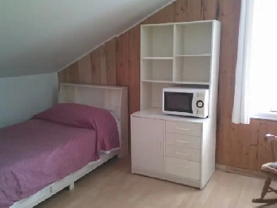 chambre (550$) pour homme travailleur non fumeur,   30ans