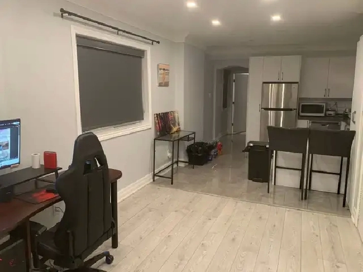 OFFERING A 1-BEDROOM IN A 2-BEDROOM UNIT, 1 WASHROOM