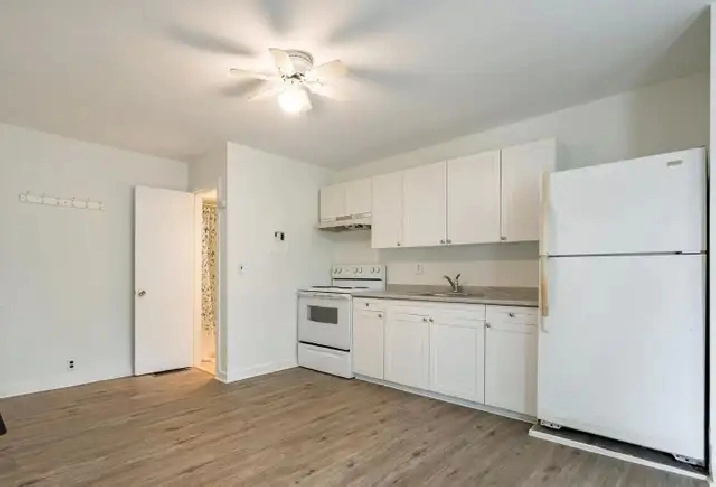 ALL INCLUSIVE - BRIGHT & RENOVATED JUNIOR ONE BEDROOM APARTMENT