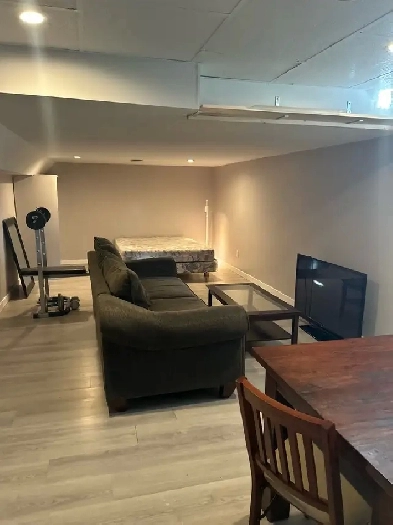private room in house w kitchen and bathroom
