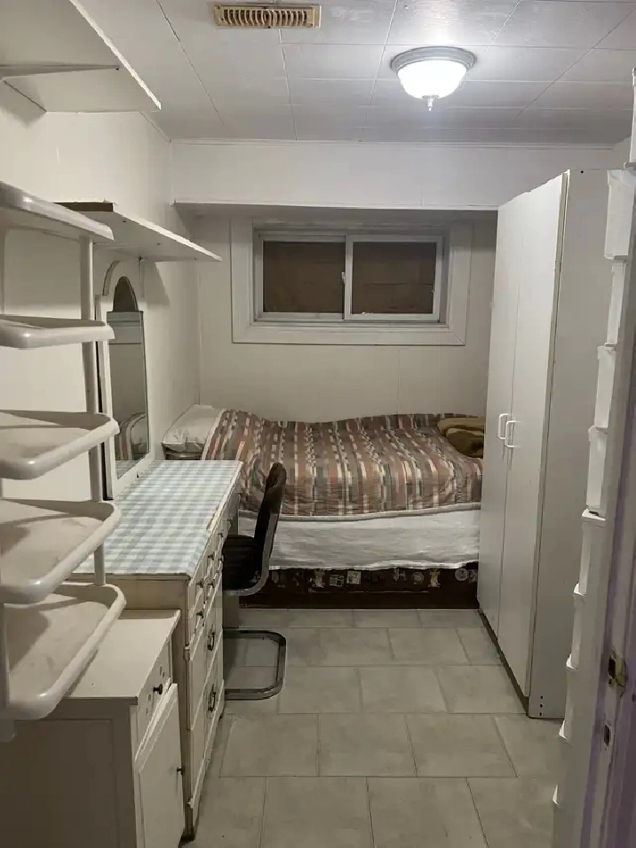 furnished basement room all utilities included ( Hydro, Gas ,wat