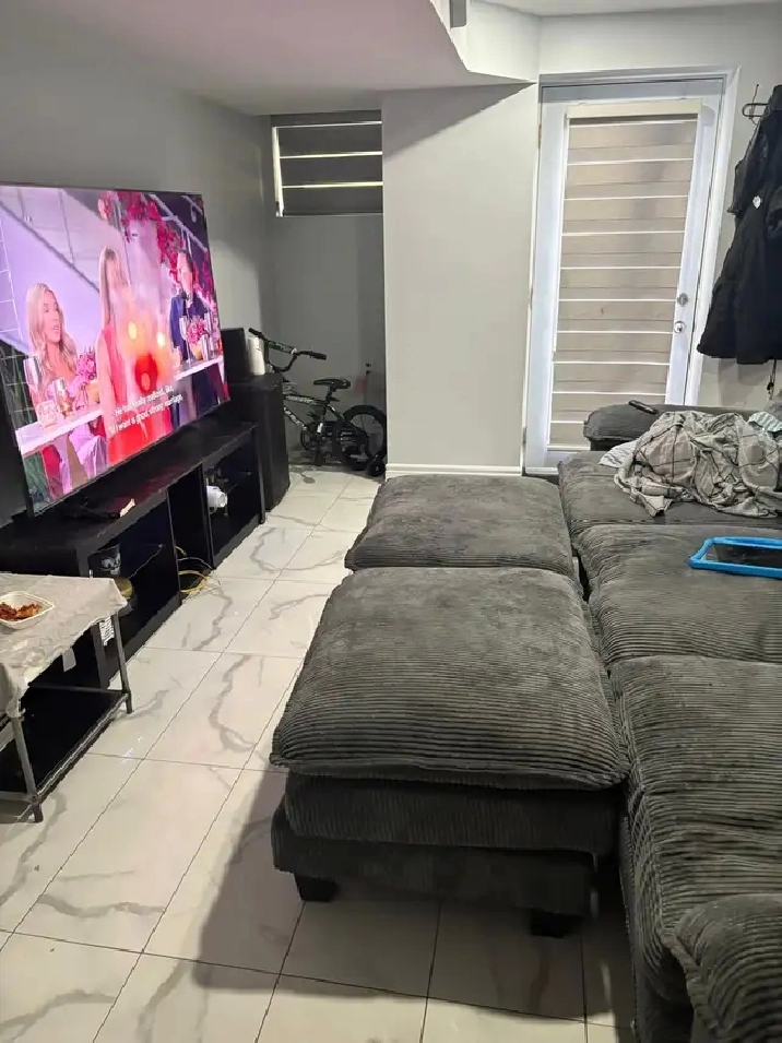 2 bedroom basment for rent 1800