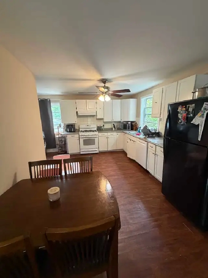 2 Bedroom Apartment available October 1st