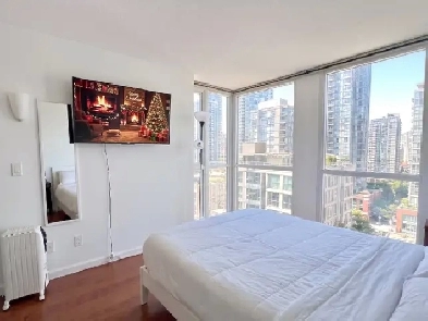 THE PERFECT YALETOWN ROOM IS WAITING! @ 388 Drake St