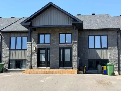 Newer 2-Bedroom Upper Units – Bright, Modern & Spacious