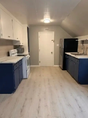 2-Bedroom Top-Floor - Newly Updated!