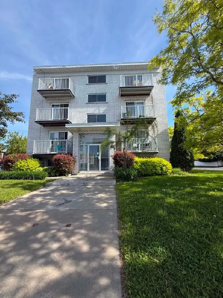 Grand 4 ½ à Longueuil près Hôpital Pierre-Boucher