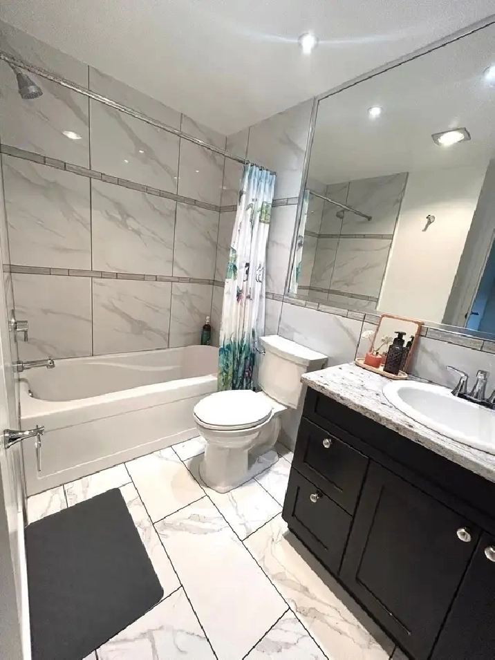 BEAUTIFUL 2 BEDROOM 1 BATH - HEAT & LAUNDRY INCLUDED