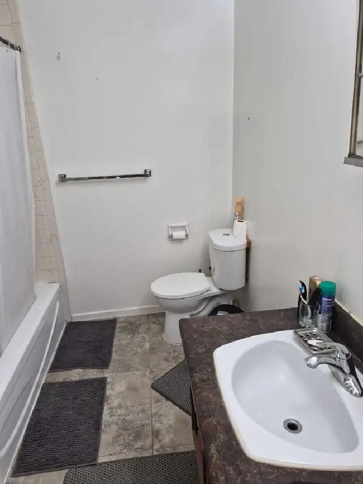 Furnished Room in Blackburn Hamlet - $700 All-Inc (Oct 1)