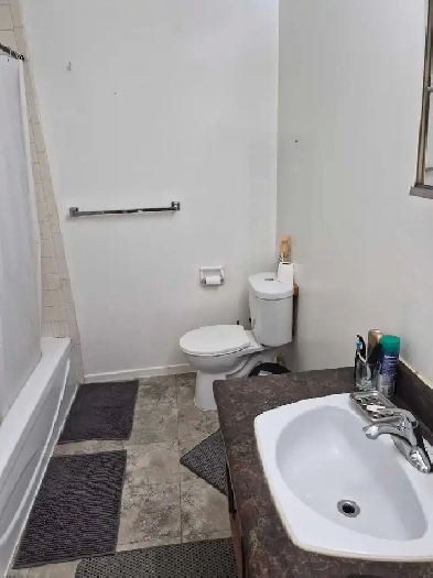 Furnished Room in Blackburn Hamlet - $700 All-Inc (Oct 1)