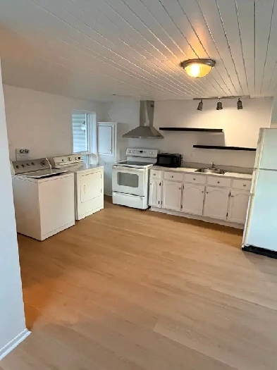 4½ rénové St-Denis · 2 MOIS GRATUITS · Électros inclus