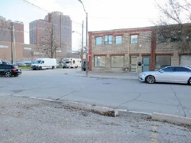 High-Exposure Main-Floor Commercial-Multi Use Unit