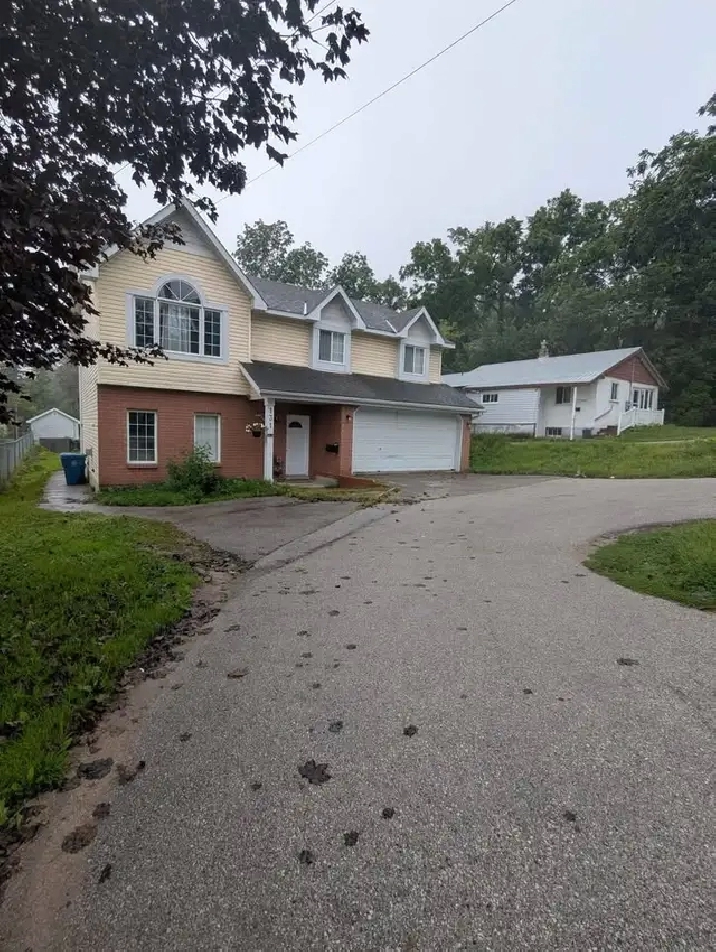 5-Bedroom Home for Sale By Owner – Orillia, Ontario