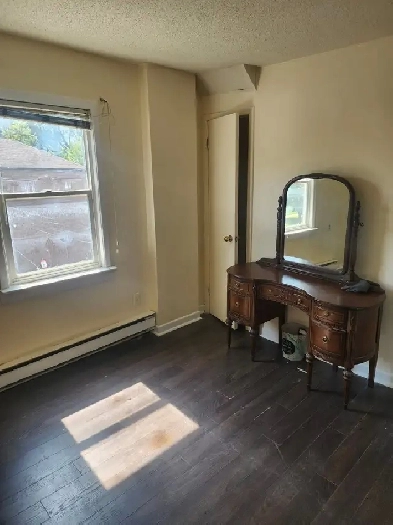 Room for rent in a 2 bdrm house all incl, Eglinton & Mt Pleasant