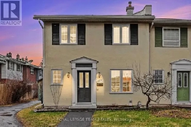 BRIGHT 3 BEDROOM END UNIT TOWNHOME - Leslie Park, near QCH :)