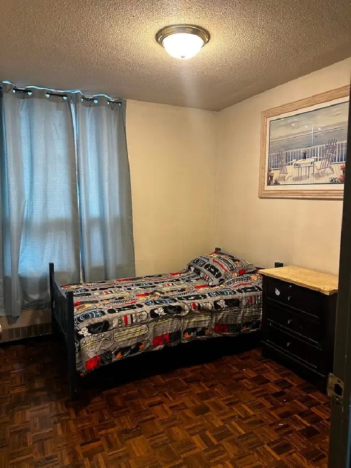 Room Available Etobicoke Central by Kipling Subway Female Only