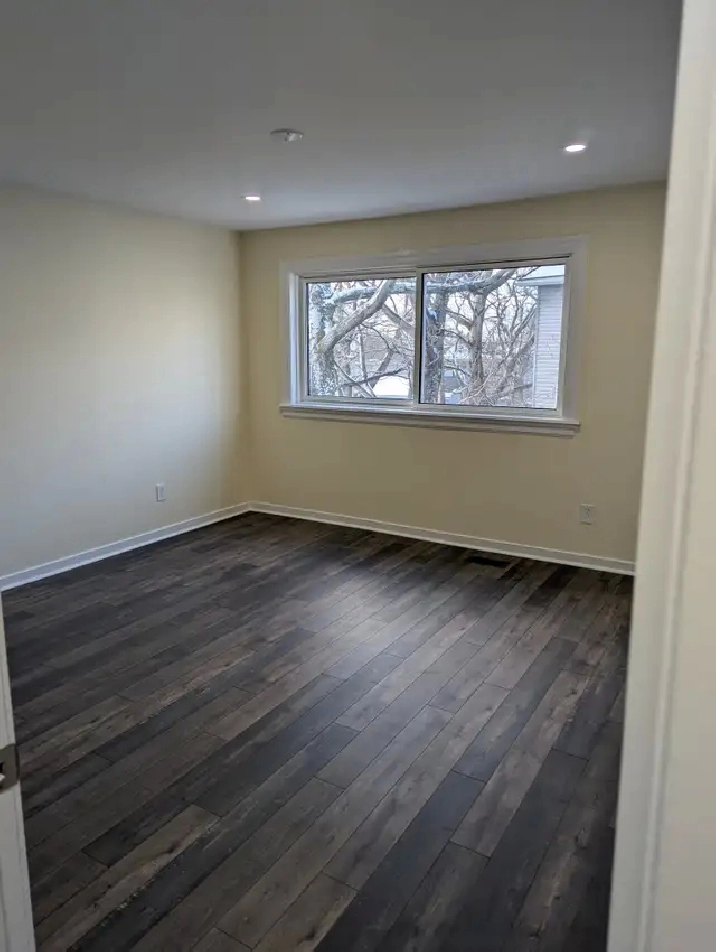 Renovated 3-Level 2BR Townhouse - 31 Gaston Rd - Dec 1 - $1,695!