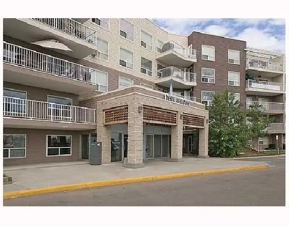 Spacious 2-Bedroom, 2-Bathroom Condo with Park View