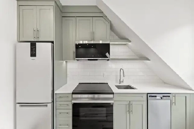 East York 1 BR Apartment near Coxwell subway $2100 incl. util.