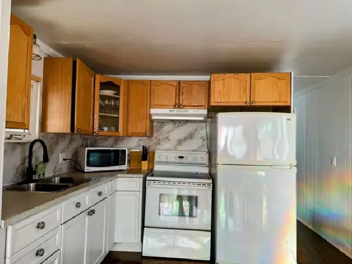 FOR RENT OR FOR SALE — AVAILABLE IMMEDIATELYUnit 67 – 145 East